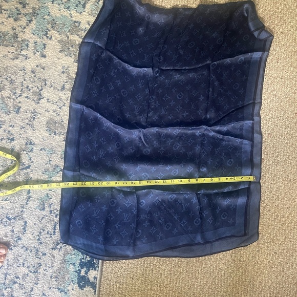 LV Blue Monogram scraf - Color: Blue - Picture 4 of 4